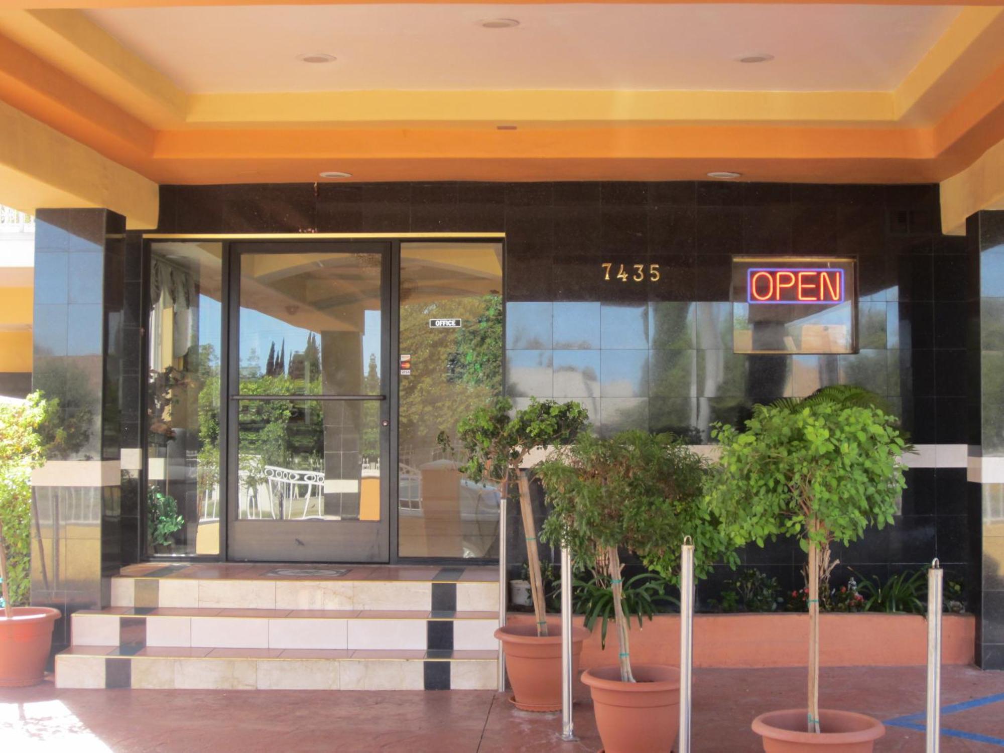 Starlight Inn Canoga Park — Photos 1
